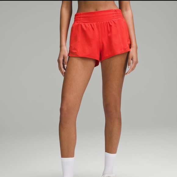 lululemon athletica Pants - NWT lululemon Hotty Hot shorts 2.5”